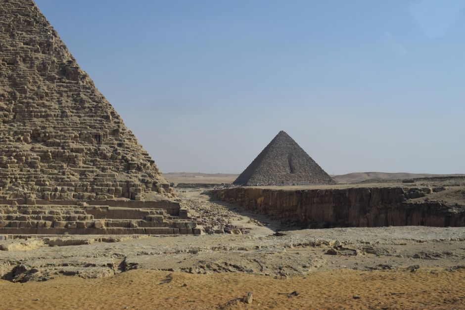 Gezellige woonkamer met Egyptische canvas aan de muur. Gezellige woonkamer met Egyptische canvas aan de muur.