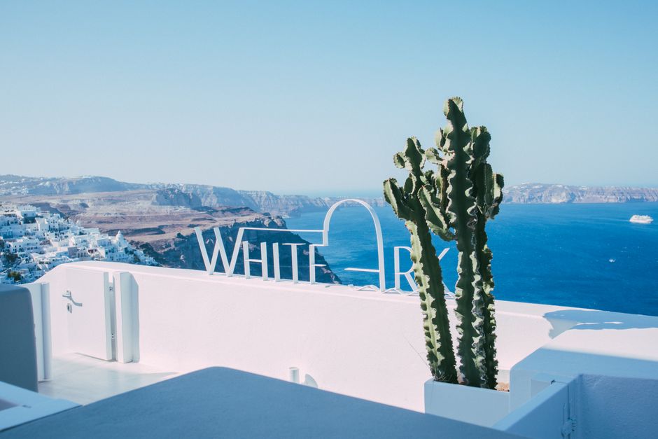 Canvas Santorini met warme, uitnodigende kleuren in interieur. Canvas Santorini met warme, uitnodigende kleuren in interieur.